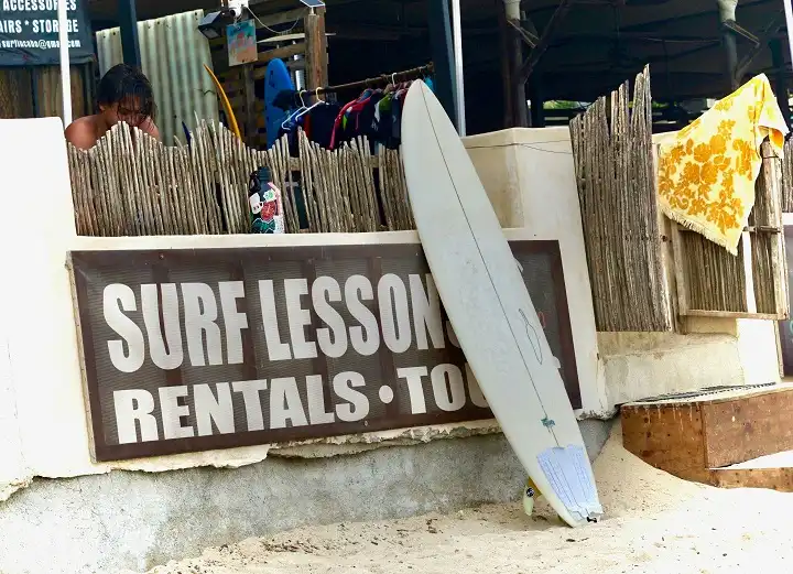 There are several options for those who want to learn to surf in Figueira. Image: Vagamood Sundaze