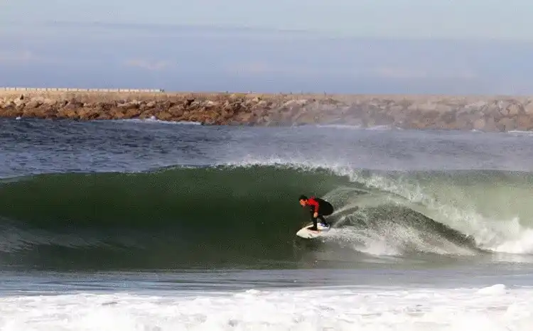 As you can see, the beaches of Figueira have consistent, well-formed waves. Photo: Center of Portugal website.